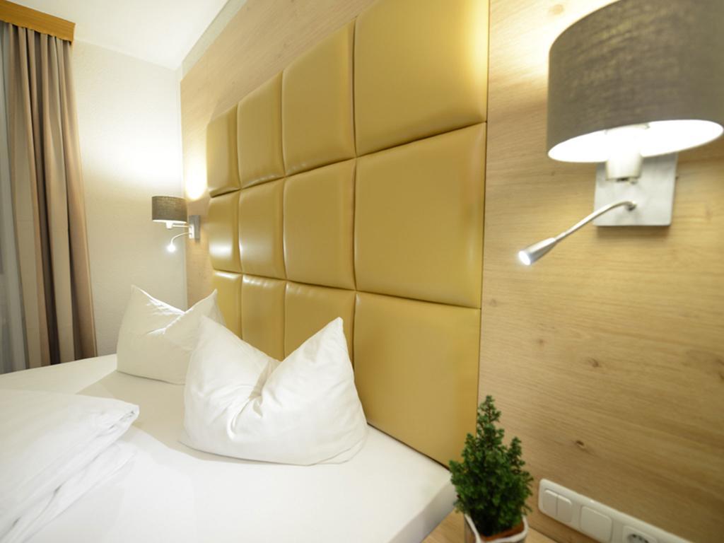 מרקטדנפלד Land-Gut Hotel Zum Loewen Garni חדר תמונה