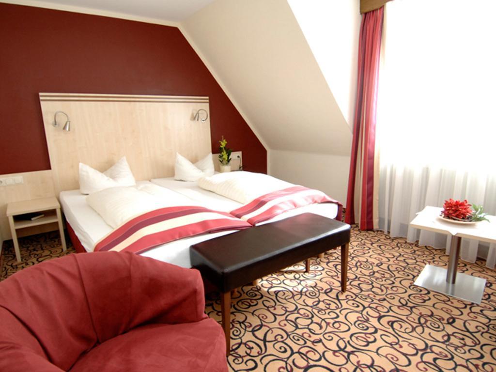 מרקטדנפלד Land-Gut Hotel Zum Loewen Garni חדר תמונה