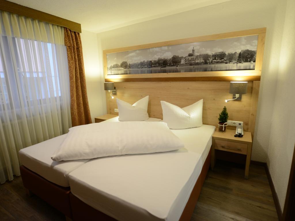 מרקטדנפלד Land-Gut Hotel Zum Loewen Garni חדר תמונה