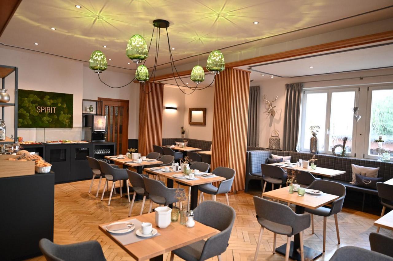 מרקטדנפלד Land-Gut Hotel Zum Loewen Garni מראה חיצוני תמונה