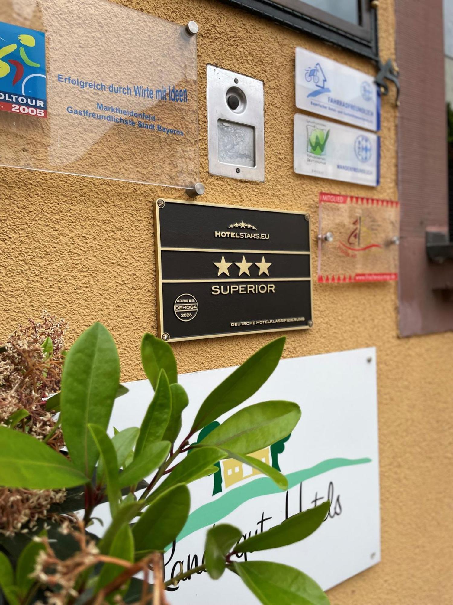 מרקטדנפלד Land-Gut Hotel Zum Loewen Garni מראה חיצוני תמונה