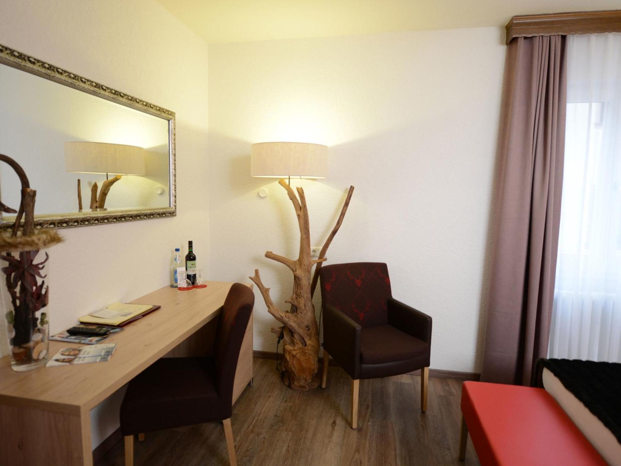 מרקטדנפלד Land-Gut Hotel Zum Loewen Garni חדר תמונה